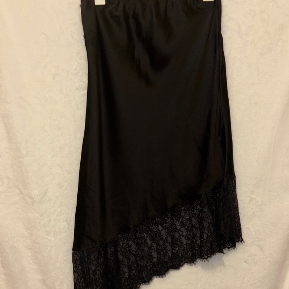Chic Black Lace Hem Midi Skirt - Picture 6 of 8